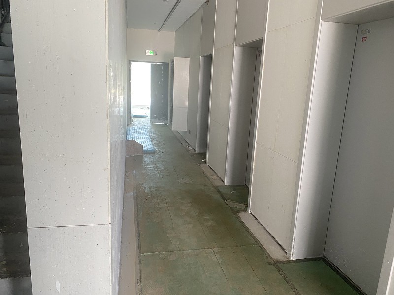 无机纹理洞石工程案例-电梯间